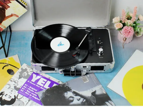 Retro Vintage record player with Integrated Bluetooth Speaker - Image 5